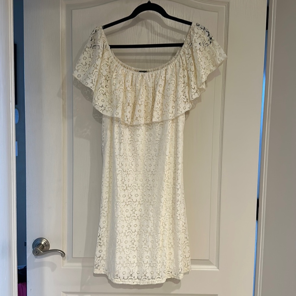 Strapless Off-Shoulder Lace Dress in Cream